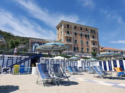 Hotel Monique Noli Exterior foto