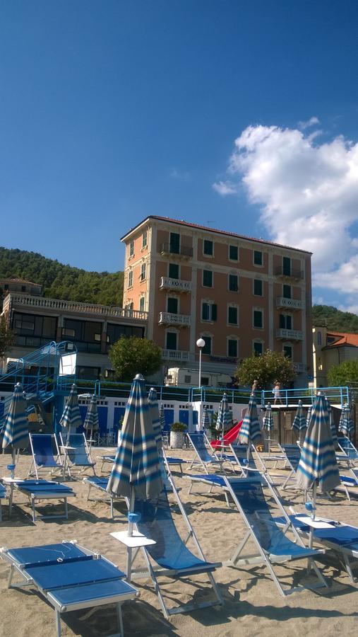 Hotel Monique Noli Exterior foto