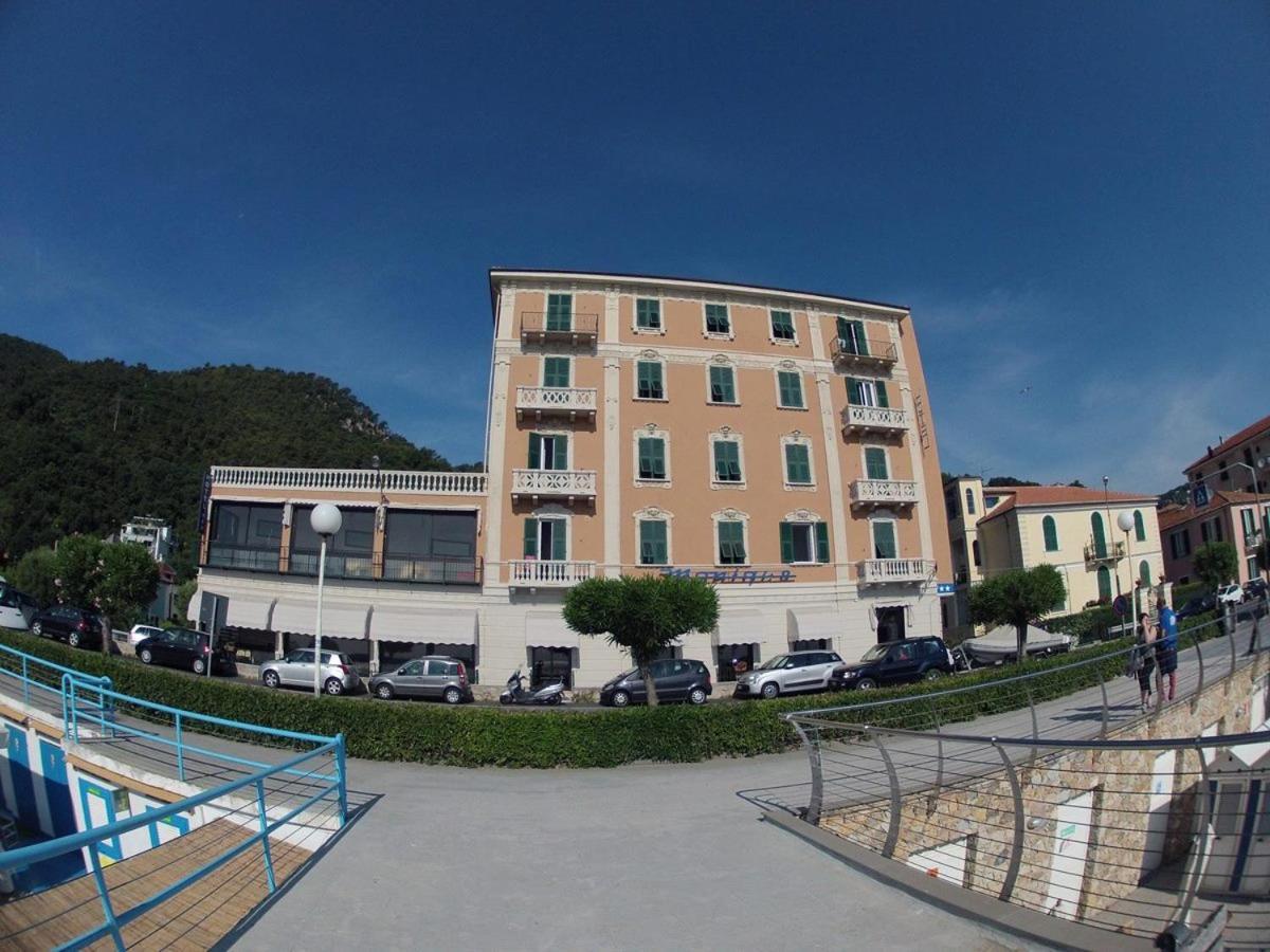 Hotel Monique Noli Exterior foto